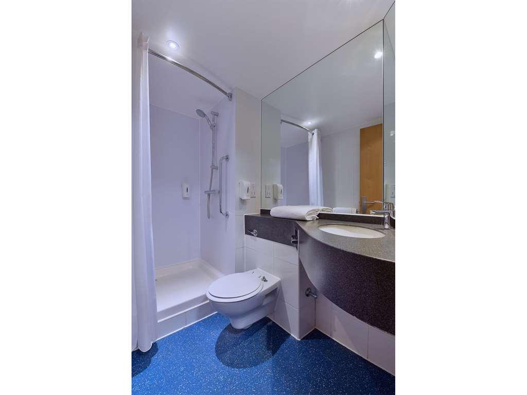 Travelodge London Wembley Habitación foto